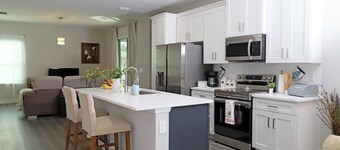 Ebenezer House 3-bedroom in awesome Palm Bay with AC, treadmill room