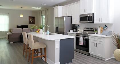 Ebenezer House 3-bedroom in awesome Palm Bay with AC, treadmill room
