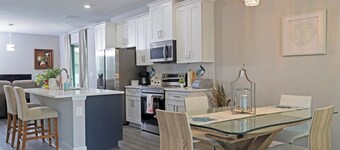 Ebenezer House 3-bedroom in awesome Palm Bay with AC, treadmill room