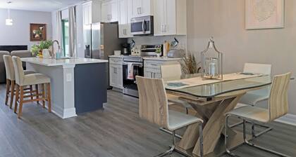 Ebenezer House 3-bedroom in awesome Palm Bay with AC, treadmill room