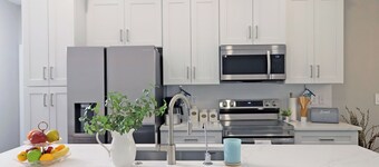 Ebenezer House 3-bedroom in awesome Palm Bay with AC, treadmill room