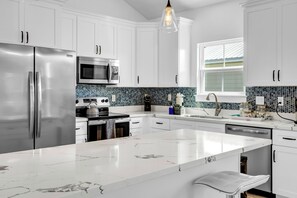 ميكروويف، فرن، موقد طهي مسطح، غسالة أطباق