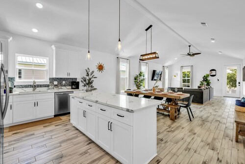 GROUP RETREAT-TWO beach homes~10-bedrooms~GAME AREA~HOT TUB~BEACH VIEWS