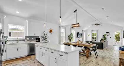 GROUP RETREAT-TWO beach homes~10-bedrooms~GAME AREA~HOT TUB~BEACH VIEWS