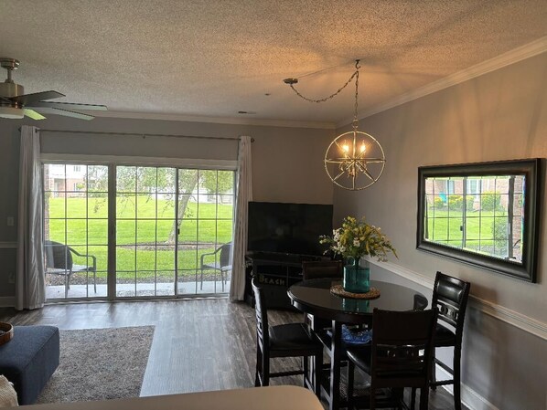 Interior - Charming 1 bed/1.5 bath condo. Great Location and Pool access right out the door (Myrtle Beach)