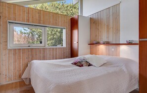 3 bedrooms, travel crib, free WiFi