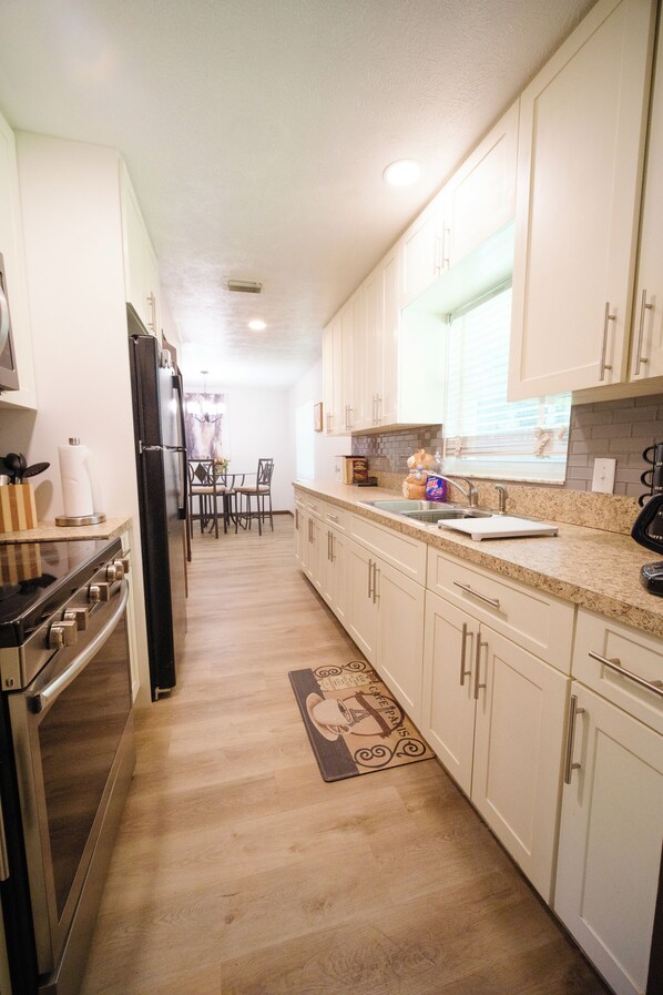 Fridge, microwave, oven, stovetop