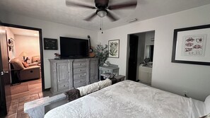 3 bedrooms, desk, iron/ironing board, travel crib