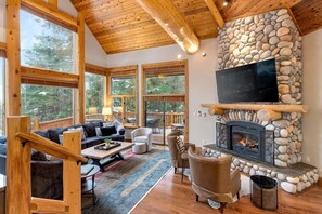 TV, fireplace, offices - Mountain home w/ AC, BBQ & patio (Whistler)