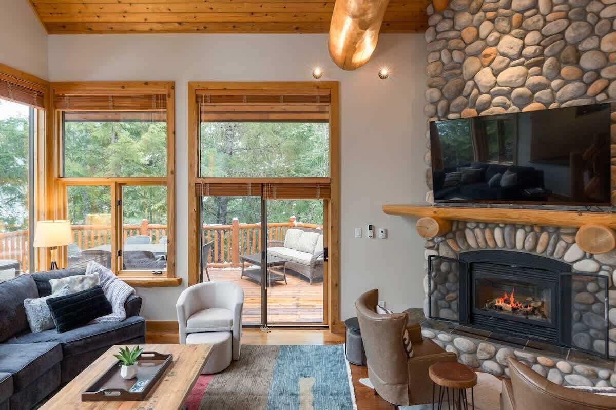 TV, fireplace, offices