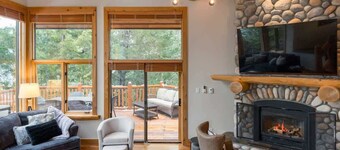 Mountain home w/ fireplace & patio