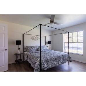4 bedrooms, iron/ironing board, Internet, bed sheets