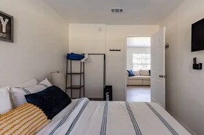 4 bedrooms, iron/ironing board, internet, bed sheets