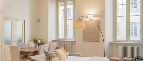 2 عدّة غرف نوم ومكواة/لوح كي وواي فاي مجانًا وملاءات أسرّة