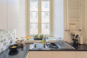 Fridge, microwave, oven, stovetop