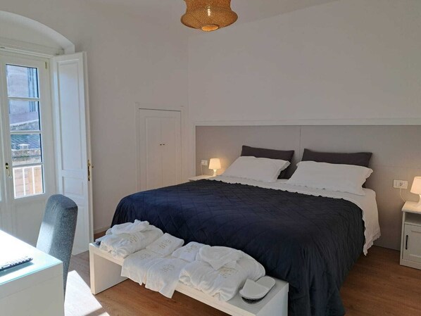 1 bedroom, in-room safe, desk, free WiFi