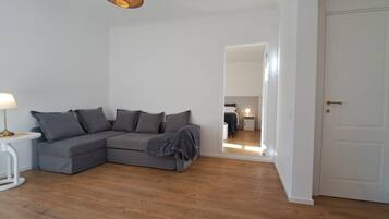 1 camera, una cassaforte in camera, una scrivania, Wi-Fi gratuito