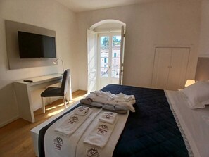 1 bedroom, in-room safe, desk, free WiFi