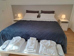 1 bedroom, in-room safe, desk, free WiFi
