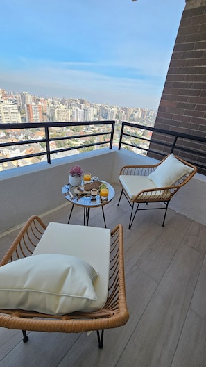 Apartamento superluxo, 2 quartos, vista para a cidade | Roupas de cama premium, edredons de pluma, camas com colchões pillow-top