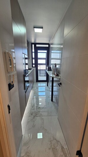 Luxury Apartment, 2 Bedrooms, City View | Private kitchen