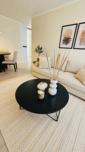 Luxury Apartment, 2 Bedrooms, City View | Living area