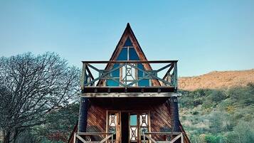 Vista frontal de la propiedad