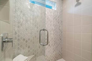 Hair dryer, towels, soap, shampoo - Spacious 5BR Central Austin Home w/Pool, Sleeps 13 (Austin)