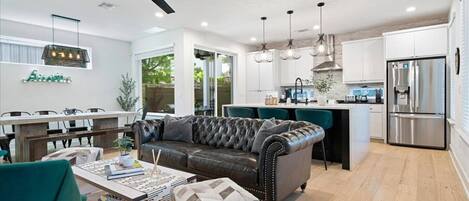 المنشأة من الداخل