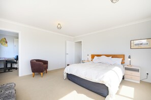 3 bedrooms, free WiFi, bed sheets - Foxton Beach House (Foxton Beach)