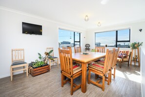 Dining - Foxton Beach House (Foxton Beach)