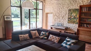 Table de ping-pong, livres