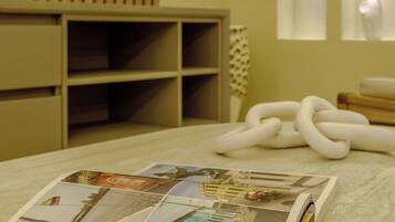 Una televisión de pantalla plana