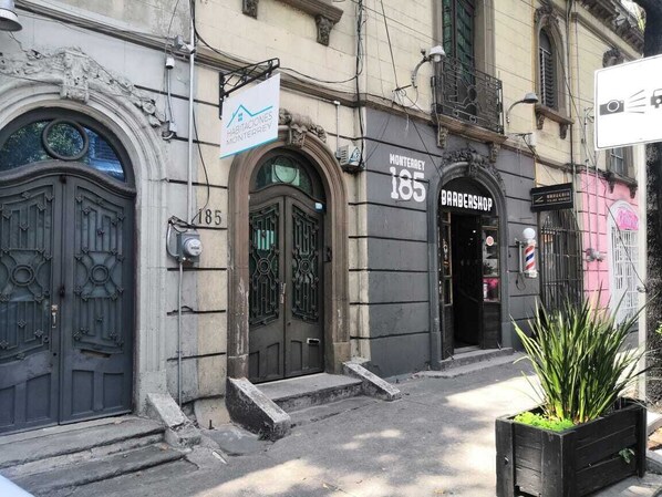 Façana frontal de l'allotjament