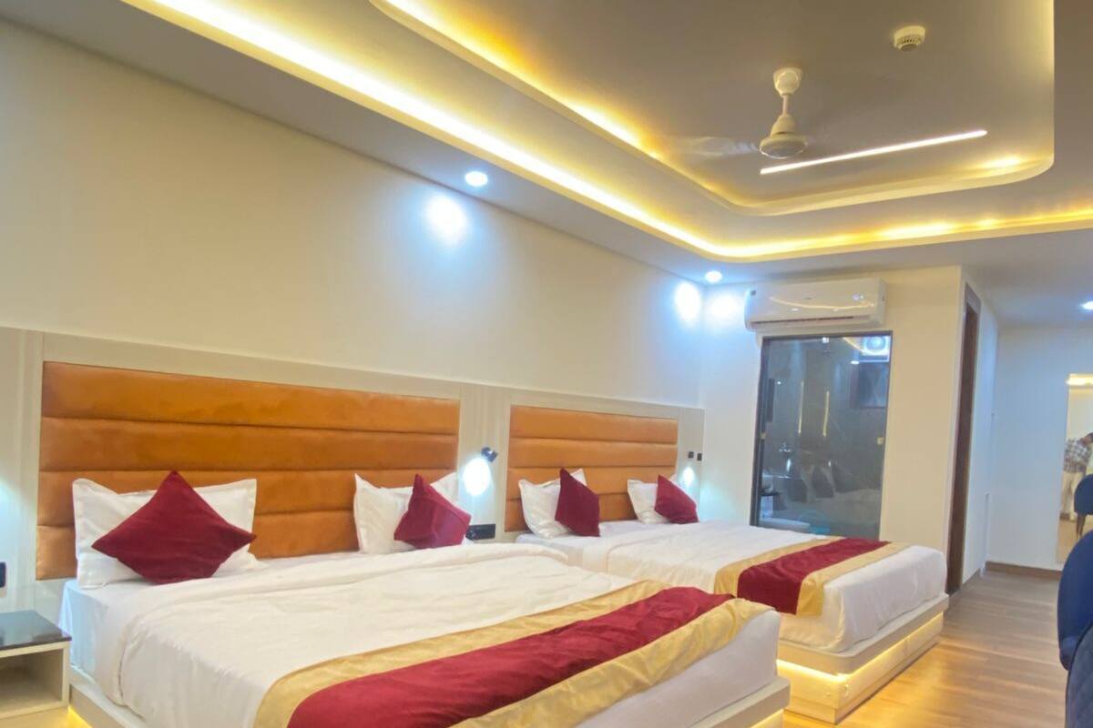 Deluxe Room | Living area | 43-inch LED TV with digital channels, printers