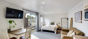 Cabbage Tree Corner - Cozy and Comfortable Studio