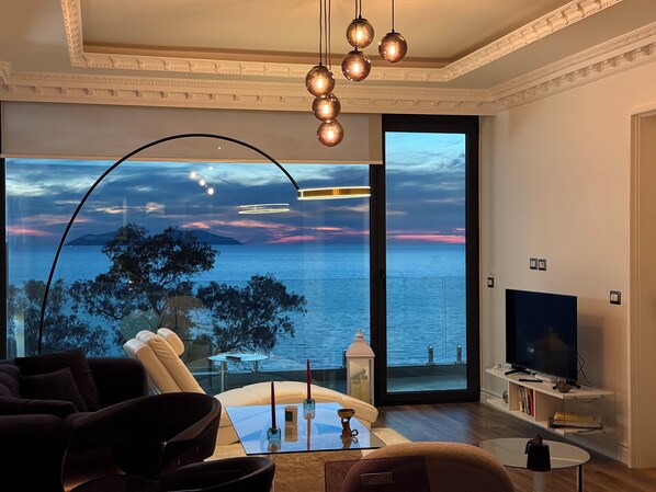 Télévision, cheminée