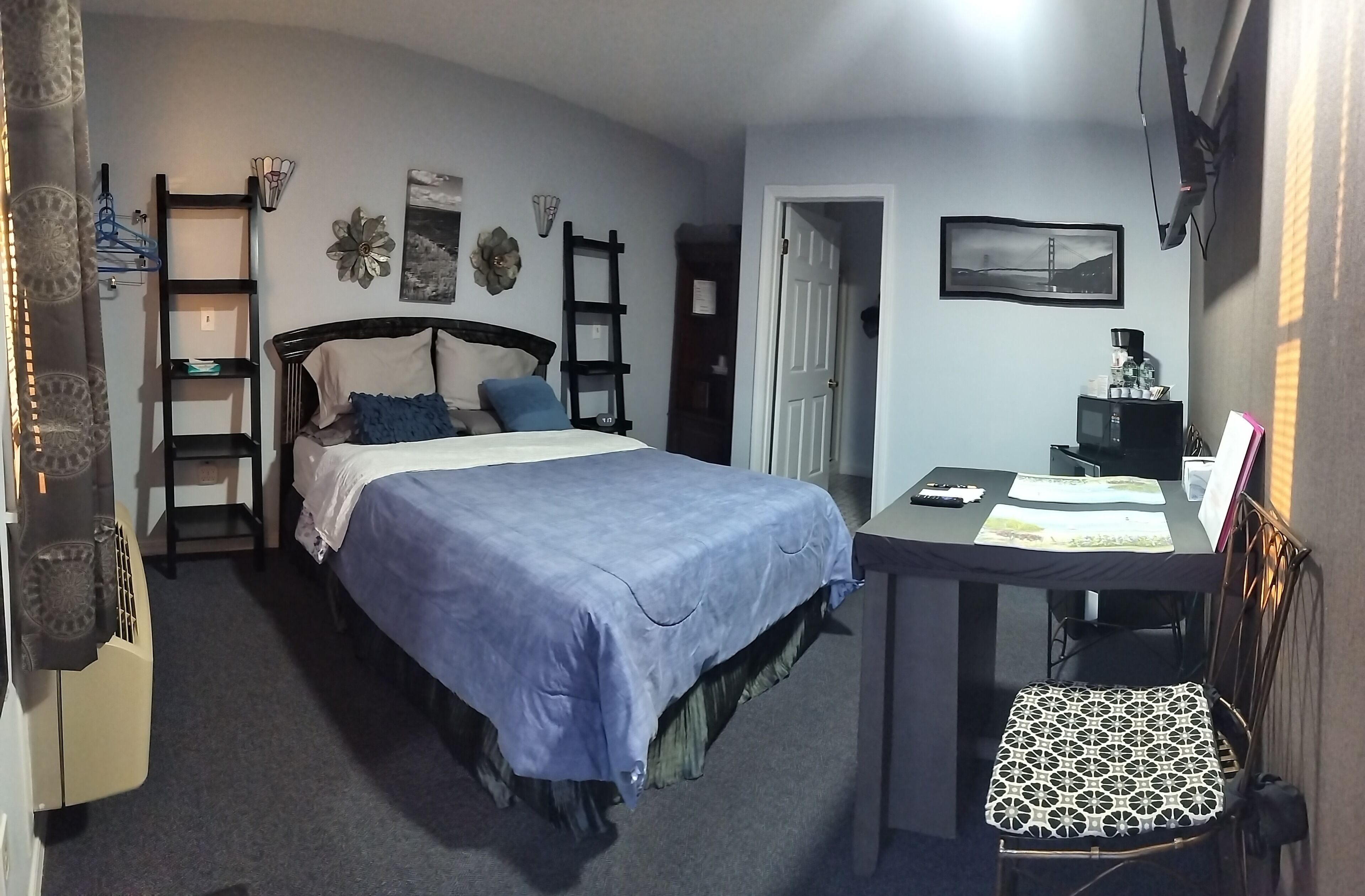 Room, 1 Queen Bed, Non Smoking | Blackout curtains, iron/ironing board, free WiFi, bed sheets