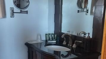 Exclusive Room | Blackout drapes, iron/ironing board, free WiFi, bed sheets