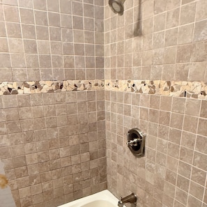 Handtücher, Seife, Toilettenpapier
