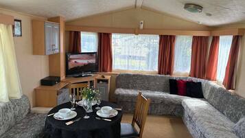 Family Mobile Home | Living area