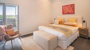 2 bedrooms, iron/ironing board, WiFi