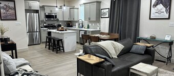 Cowboy Chic townhome with AC in Elko