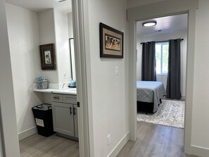 3 bedrooms, desk, iron/ironing board, travel crib