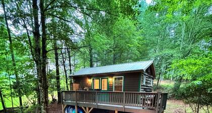 Cozy Couples Cabin, 10 min from West Jefferson