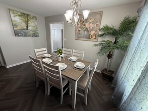 Dining - Comfort & Space · 3BR, 2BA · Perfect for Families & Groups (Valdosta)