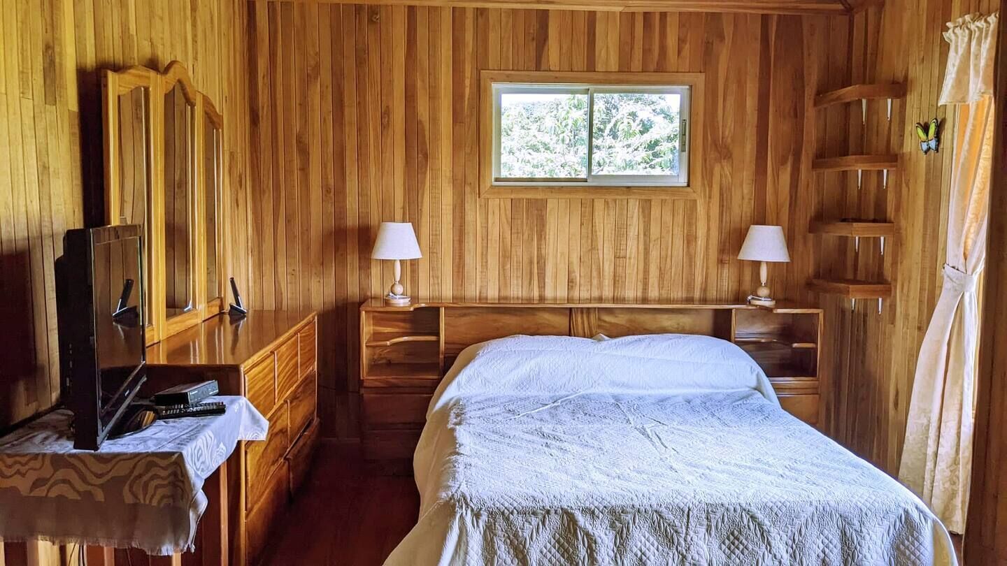 3 camere, una scrivania, ferro/asse da stiro, Wi-Fi gratuito