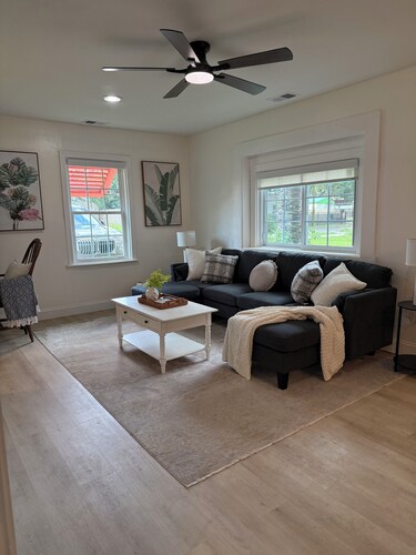 NEW Charming 2 bdrm King and Queen