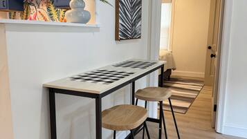 2 slaapkamers, een strijkplank/strijkijzer, wifi, beddengoed