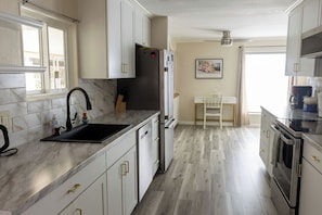 Fridge, microwave, oven, stovetop - 2 Bdr 2 Ba House #40 Borrego Springs CA 55+ Community golf, pool, pball, club (Borrego Springs)